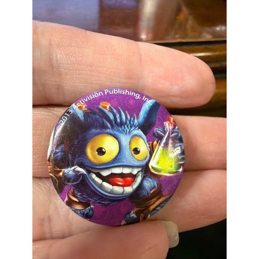 Skylanders Pop Fizz 2013 Activision Pinback Button Badge Purple